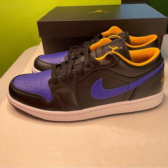 Air Jordan 1 Low Lakers Mens Size 10 Basketball Sneakers Shoes - Picture 3 of 9